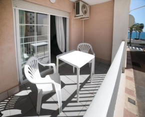 Apartamento con piscina y terraza a 50 metros de la playa